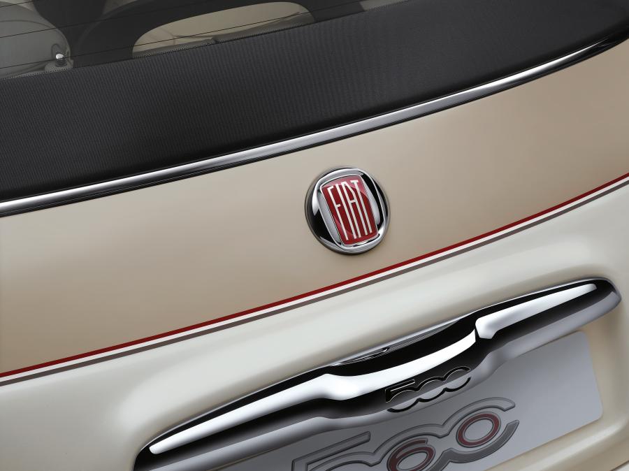 Логотип Fiat 500C 60th Anniversary 2017 года  (фото 10 из 17)